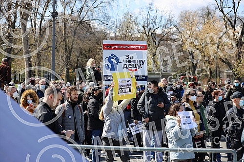 Freelancers protest against the proposal to amend the Law on personal income tax, which was adopted by the Government in front of the National assembly of Serbia.Protest frilensera zbog predloga za izmenu Zakona o porezu na dohodak gradjana koji je