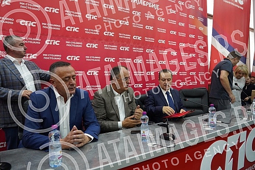 The ceremonial meeting of the Main Board of the Socialist Party of Serbia on the occasion of marking 32 years since the founding of the party was held at the party's headquarters, and SPS President Ivica Dacic addressed it.Svecana sednica Glavnog o