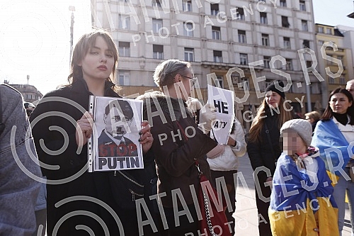 A rally in support of Ukraine and against the dictatorship in Russia and Belarus was held on the Republic Square, organized by an informal group of the Russian, Ukrainian and Belarusian diasporas.Na Trgu Republike odrzan je skup podrske Ukrajini i 