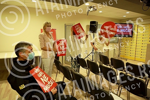 Protest group press conference Look, Gari, no way! which first met a year ago.Konferencija za novinare Protestne grupe Vidi, Gari ne moze! koja se prvi put okupila pre godinu dana