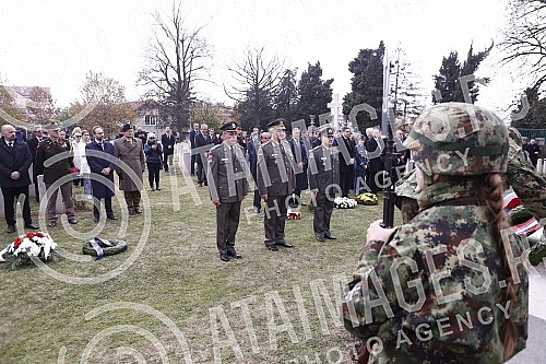 By laying wreaths at the Commonwealth Cemetery, the British Embassy in Serbia marked World War I Armistice Day, and the ceremony was led by British Ambassador Sian MacLeod. Polaganjem venaca na groblju Komonvelta, ambasada Velike Britanije u Srbiji