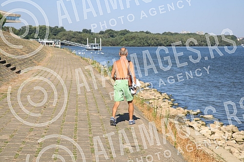 Low water level on the Danube River.Nizak vodostaj na reci Dunav.