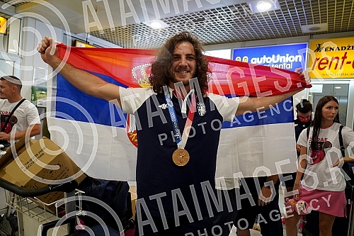 The representative of Serbia in wrestling, Zurab Datunashvili, the winner of the bronze Olympic medal at the Games in Tokyo, arrived in Serbia and on that occasion, a press conference was held at the Nikola Tesla Airport.Reprezentativac Srbije u rv