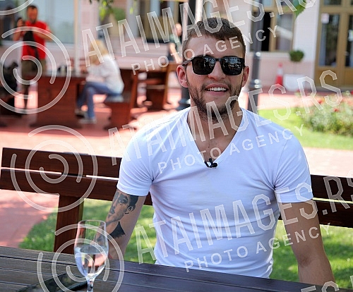 Boxer Veljko Raznatovic in the camp on Avala where he trains. Bokser Veljko Raznatovic u kampu na Avali gde trenira.