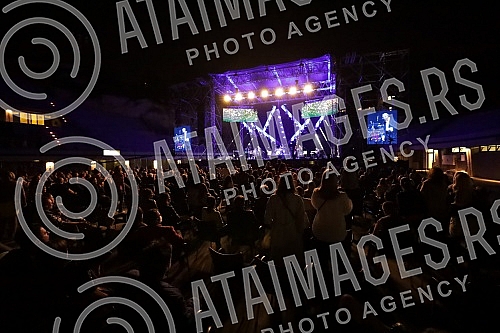 Massimo Savic performed for the first time on the cult scene of Tasmajdan.Massimo Savic je prvi put nastupio na kultnoj sceni Tasmajdana.