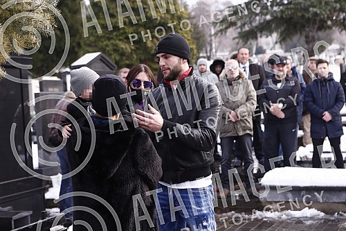 A memorial service on the occasion of the twenty-second anniversary of the death of Zeljko Raznatovic - Arkan was held at the New Cemetery.Pomen povodom dvadeset druge godisnjice od smrti Zeljka Raznatovica - Arkana odrzan je na Novom groblju.