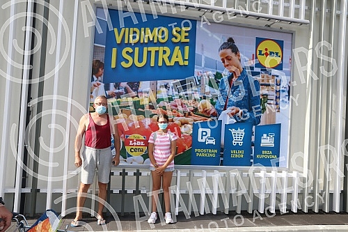 Lidl Serbia has opened a new store in Belgrade, in Karaburma, which is the 51st store of this chain in Serbia.Lidl Srbija otvorio je novu prodavnicu u Beogradu, na Karaburmi, koja cini 51. prodajni objekat ovog lanca u Srbiji.