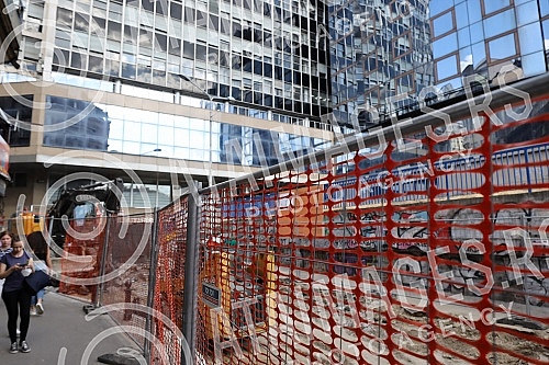 Reconstruction of electrical, telecommunication, water supply and sewerage installations in Sremska Street has begun, and instead of asphalt there will be stone slabs.
Pocela je rekonsrukcija elektro, telekomunikacionih, vodovodnih i kanalizacionih Reconstruction of electrical, telecommunication, water supply and sewerage installations in Sremska Street has begun, and instead of asphalt there will be stone slabs.
Pocela je rekonsrukcija elektro, telekomunikacionih, vodovodnih i kanalizacionih