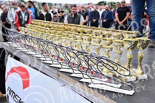 At the Kraljevo autodrome Beranovac, the National Championship in motoring on circular tracks called the Kings' Award 2022 was held.Na kraljevackom autodromu Beranovac odrzan je Nacionalni sampionat u automobilizmu na kruznim stazama pod nazivom Na