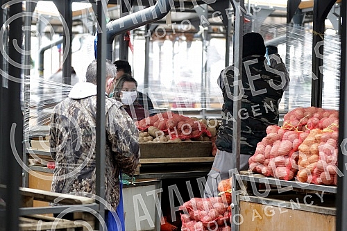 Markets in Belgrade are open three days a week, starting Thursday.Pijace u Beogradu rade tri dana nedeljno, od cetvrtka.