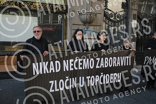 On the occasion of the eighteenth anniversary of the murder of two soldiers, and as a sign of solidarity with their families, Women in Black organized a commemorative gathering in black and silence in Knez Mihailova.Povodom osamnaeste godisnjice ub