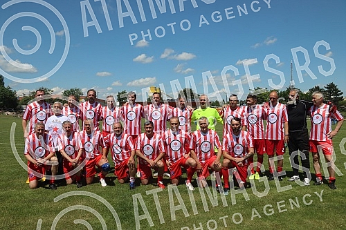 The legends of the Red Star, veterans of the Serbian champions, played a show match today in Vienna against the veterans of the Yugoslav League.Legende Crvene zvezde, veterani sampiona Srbije, odigrali su danas u Becu revijalnu utakmicu protiv vete