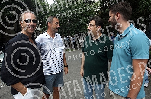 In front of the building of the municipality of Vracar, the committee group 