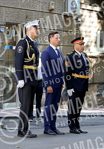As part of the celebration of Interior Ministry Day and Police Day, a police delegation laid a wreath at the Cukur Fountain, which is of historical importance to the Serbian police, since it clashed with the Turkish army for the first time.
U sklop As part of the celebration of Interior Ministry Day and Police Day, a police delegation laid a wreath at the Cukur Fountain, which is of historical importance to the Serbian police, since it clashed with the Turkish army for the first time.
U sklop