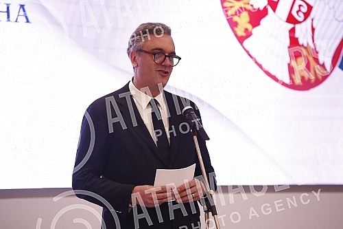 The Prime Minister of Montenegro, Dritan Abazovic, talked with the President of the Serbian Chamber of Commerce, Marko Cadez, and representatives of the Serbian business community about improving economic cooperation between the two countries and str