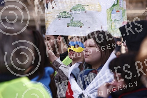 A rally in support of Ukraine and against the dictatorship in Russia and Belarus was held on the Republic Square, organized by an informal group of the Russian, Ukrainian and Belarusian diasporas.Na Trgu Republike odrzan je skup podrske Ukrajini i 
