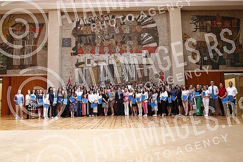 A ceremony was held at the Palace of Serbia on the occasion of awarding scholarships for doctoral students and their inclusion in scientific research.U Palati Srbija odrzana je svecanost povodom dodele ugovora o stipendiranju studenata doktorskih a