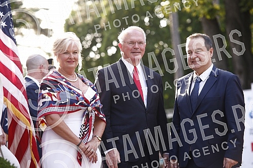 US Ambassador to Serbia Christopher Hill hosted a reception to celebrate the national holiday of the United States, Independence Day.Ambasador SAD u Srbiji Kristofer Hil priredio je prijem povodom proslave nacionalnog praznika Sjedinjenih Americkih