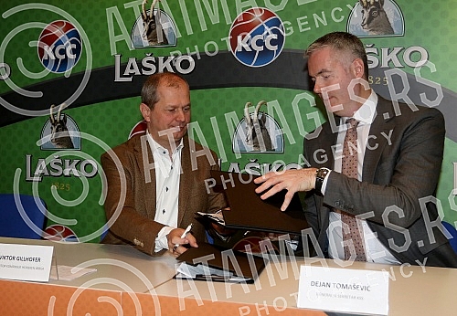 Signing of the sponsorship agreement between the Basketball Association of Serbia and the Lasko brewery.Potpisivanje sponzorskog ugovora izmedju Kosarkaskog saveza Srbije i pivare Lasko.