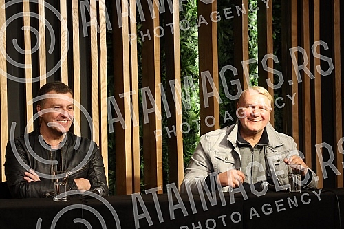 A press conference on the occasion of the Van Gogh group concert in the Kombank Hall was held at the Club Lisbon, and those present were able to see the premiere of the video for the song 