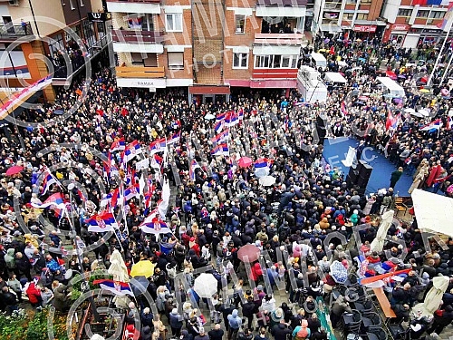 In the northern part of Kosovska Mitrovica, a large national gathering of Serbs from the north of Kosovo and Metekohija began at noon, after the withdrawal from all Kosovo institutions.U severnom delu Kosovske Mitrovice  u podne je poceo veliki nar
