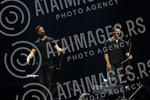 2CELLOS, the duo Luka Sulic and Stjepan Hauser held a concert in Stark Afrena as part of their 2CELLOS world tour, which is their last joint tour.2CELLOS, duo Luka Sulic i Stjepan Hauser odrzao je u sklopu  svetske turneje 2CELLOS, koja im je posle