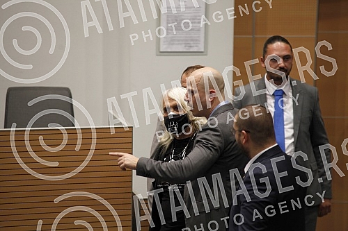 The election assembly of the Belgrade City Board of True Serbia and the Leviathan National Defense was held in the Stari Grad municipality building.U zgradi opstine Stari grad odrzana je izborna skupstina gradskog odbora Beograda Prave Srbije i Nac