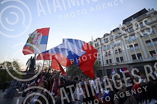 A protest was organized near the monument to Tsar Nikolai due to Serbia's vote in the United Nations General Assembly for the suspension of Russia from the UN Human Rights Council.
Kod spomenika caru Nikolaju organizovan je protest zbog glasanja Srb A protest was organized near the monument to Tsar Nikolai due to Serbia's vote in the United Nations General Assembly for the suspension of Russia from the UN Human Rights Council.
Kod spomenika caru Nikolaju organizovan je protest zbog glasanja Srb