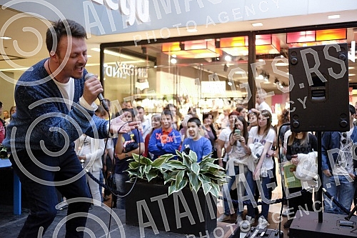 U Trznom centru USCE Shopping centar odrzano druzenje sa ucesnicima Eurosonga (Eurosong 2015 - Wiena). Ucestovali su: Bojana Stamenom (Srbija/Serbia), Nenad Knezevic - Knez (Crna Gora/Montenegro), Daniel Kajmakoski (Makedonija/FYROM) i Eduard Romanyu
