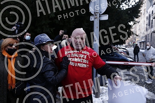 On the fourth anniversary of the murder of Oliver Ivanovic, citizens and opposition leaders gathered in front of the Presidency of the Republic of Serbia, and then went for a walk along the route to the Church of St. Mark under the slogan 