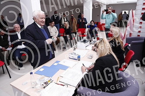 In the premises of the Social Democratic Party, the collection of signatures in support of the lists for the parliamentary and Belgrade elections was organized.U prostorijama Socijaldemokratske stranke organizovano je prikupljanje potpisa podrske l