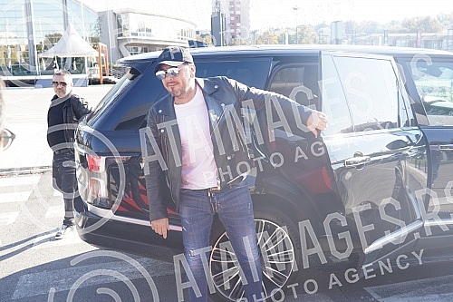 In front of Hall 5 of the Belgrade Fair, a media conference was held where the spectacular reception of 2023 with Aco Pejovic was announced.Ispred hale 5 Beogradskog sajma odrzana je konferencija za medije na kojoj je najavljen spektakularni docek 