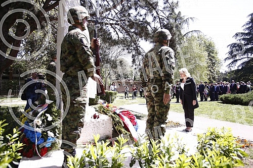 As part of the celebration of May 9, the Day of Victory over Fascism in World War II, representatives of the Ministry of Defense and the Serbian Army, the City of Belgrade and SUBNOR and participants in the Immortal Regiment laid wreaths at the Monum
