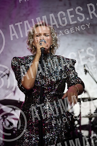 One of the most luxurious voices of the regional music scene, Vanna held her first solo concert in Belgrade in the BitefArtCafe club as part of the tour called 