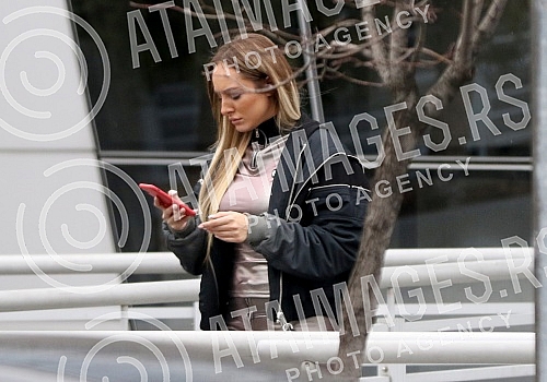 PAPARAZZO PHOTO - Singer and reality star Luna Djogani in front of Pink television.
PAPARACO FOTO - Pevacica i zvezda rijaliti soua Luna Djogani ispred Pink televizije.
PAPARAZZO PHOTO - Singer and reality star Luna Djogani in front of Pink television.
PAPARACO FOTO - Pevacica i zvezda rijaliti soua Luna Djogani ispred Pink televizije.