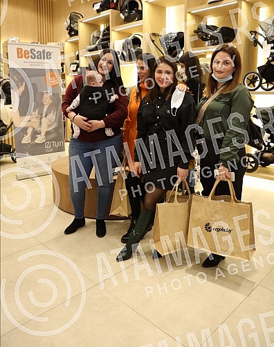 Promotion of new products of the BeSafe and Ergobaby brands with certified educators was held in the Jungle Baby store.Promocija novih proizvoda brendova BeSafe i Ergobaby uz sertifikovane edukatore odrzana je u Jungle Baby prodavnici.