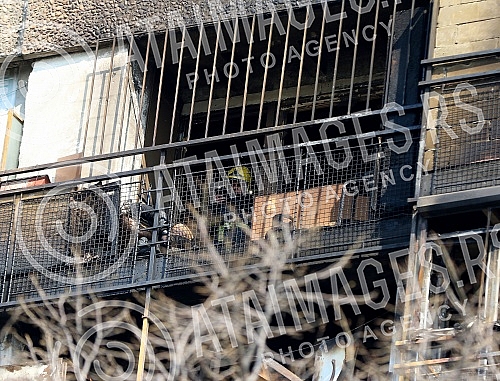 In a fire early this morning, six people were killed and six injured in a tapeworm in Milutin Milankovic Boulevard in New Belgrade, the Interior Ministry said.U pozaru rano jutros u soliteru u Bulevaru Milutina Milankovica u Novom Beogradu, smrtno j