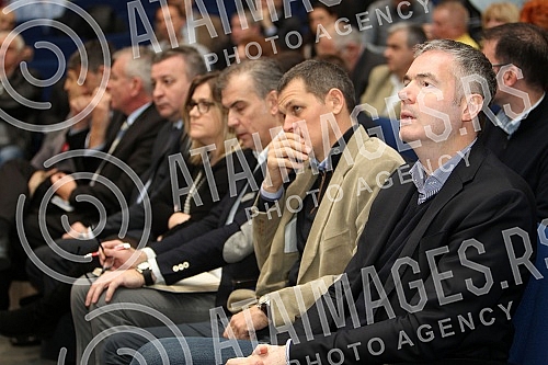 Sastanak predstavnika nacionalnih saveza sa Vanjom Udovicicem - mnistrom omladine i sporta povodom novog zakona o sportu drzana u sali skupstine Stari grad.