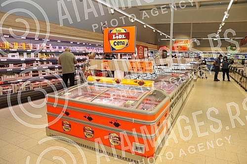 Lidl Serbia has opened a new store in Belgrade, in Karaburma, which is the 51st store of this chain in Serbia.Lidl Srbija otvorio je novu prodavnicu u Beogradu, na Karaburmi, koja cini 51. prodajni objekat ovog lanca u Srbiji.