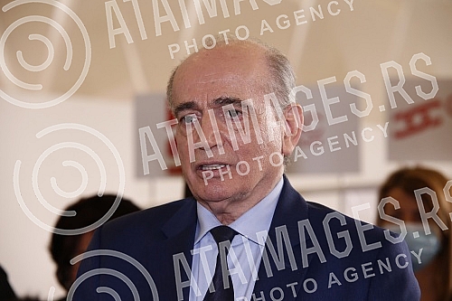As part of the election campaign, the Party of United Pensioners of Serbia held a rally in Cacak.Partija ujedinjenih penzionera Srbije u sklopu preidzborne kampanje odrzala je miting u Cacaku.