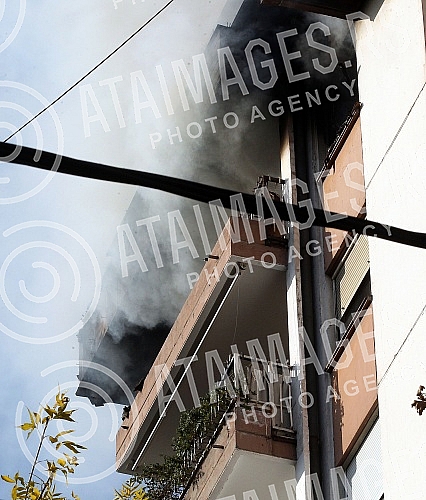 A fire in which the entire apartment on the tenth floor in Visoko Street, in Dorcol, burned down.Pozar u kojem je izgoreo ceo stan na desetom spratu u Ulici Visokog, na Dorcolu.