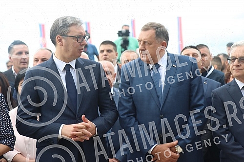 In the Bijeljina settlement of Velika Obarska, the beginning of the construction of the Raca-Bijeljina highway section, an integral part of the future Banjaluka-Bijeljina-Belgrade and Belgrade-Sarajevo highways, was solemnized today.
U bijeljinskom In the Bijeljina settlement of Velika Obarska, the beginning of the construction of the Raca-Bijeljina highway section, an integral part of the future Banjaluka-Bijeljina-Belgrade and Belgrade-Sarajevo highways, was solemnized today.
U bijeljinskom