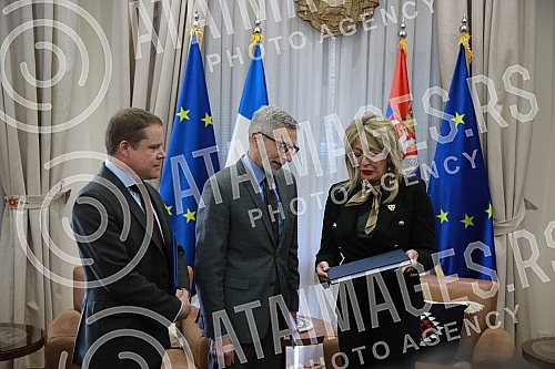 Minister of European Integration Jadranka Joksimovic presented the Ambassador of the French Republic to Serbia Pierre Cochard, as the presiding country of the Council of the European Union, with a document with recommendations of Serbian citizens as 