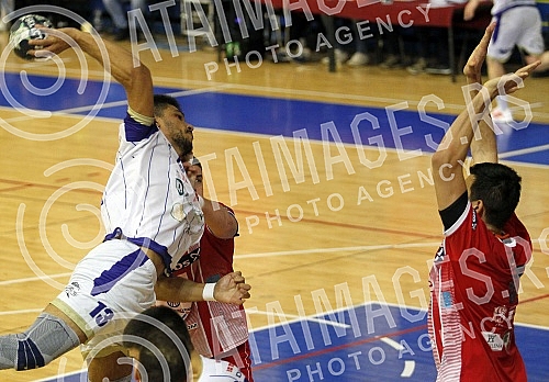 The match of the 8th round of the ARKUS league in the men's competition between the teams of MRK Crvena zvezda Grundfos and RK Metaloplastika was played in the USC Vozdovac hall. Utakmica 8. kola ARKUS lige u muskoj konkurenciji izmedju ekipa MRK C
