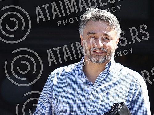 Konferencija za medije Srpskog pokreta Dveri ispred Crkve Svetog Marka u Beogradu povodom obelezavanja godisnjice zlocina u Srebrenici. Konferencija za medije Srpskog pokreta Dveri ispred Crkve Svetog Marka u Beogradu povodom obelezavanja godisnjice zlocina u Srebrenici.