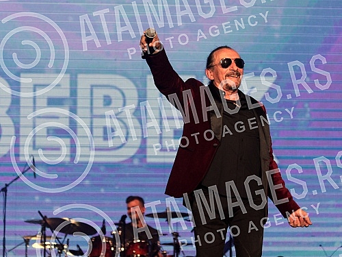 Concert of Zeljko Bebek held in Sava centar.
Koncert Zeljka Bebeka u Sava centru. Concert of Zeljko Bebek held in Sava centar.
Koncert Zeljka Bebeka u Sava centru.