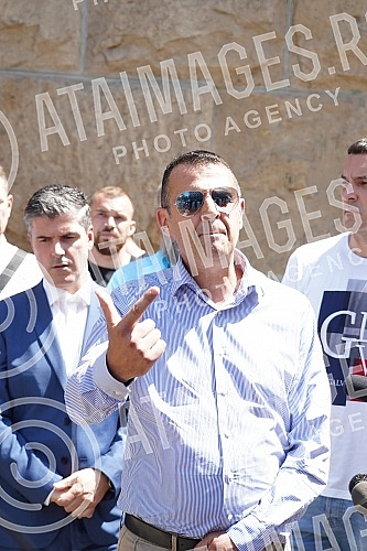 In front of the Supreme Court of Cassation, the press conference of the Democratic Party of Serbia regarding the decision of the Court of Appeal in the case in which the vice-president of that party, Uros Jankovic, was convicted of embezzlement with In front of the Supreme Court of Cassation, the press conference of the Democratic Party of Serbia regarding the decision of the Court of Appeal in the case in which the vice-president of that party, Uros Jankovic, was convicted of embezzlement with
