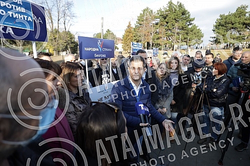 In Tasmajdan Park, People's Party President Vuk Jeremic issued a statement regarding criminal charges against Serbian Prime Minister Ana Brnabic and Ministers Zorana Mihajlovic and Irena Vujovic in connection with plans to open a Rio Tinto lithium mi