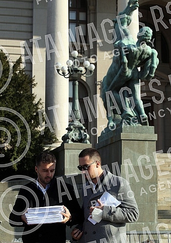 Submission of 68,000 signatures for withdrawal from the procedure of the Law on Referendum and People's Initiative.
Predaja 68.000 potpisa za povlacenje iz procedure Zakona o referendumu i narodnoj inicijativi. Submission of 68,000 signatures for withdrawal from the procedure of the Law on Referendum and People's Initiative.
Predaja 68.000 potpisa za povlacenje iz procedure Zakona o referendumu i narodnoj inicijativi.