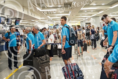 The basketball team of Serbia left early this morning from Nikola Tesla Airport to Prague for the European Championship.
Kosarkaska reprezentacija Srbija otputovala je rano jutros sa aerodromu Nikola Tesla u Prag na Evropsko prvenstvo. The basketball team of Serbia left early this morning from Nikola Tesla Airport to Prague for the European Championship.
Kosarkaska reprezentacija Srbija otputovala je rano jutros sa aerodromu Nikola Tesla u Prag na Evropsko prvenstvo.